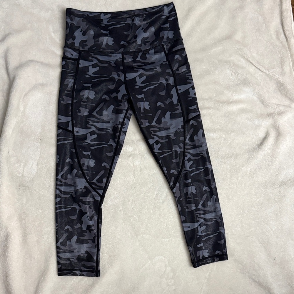 Zyia Black and Gray Camo Leggings